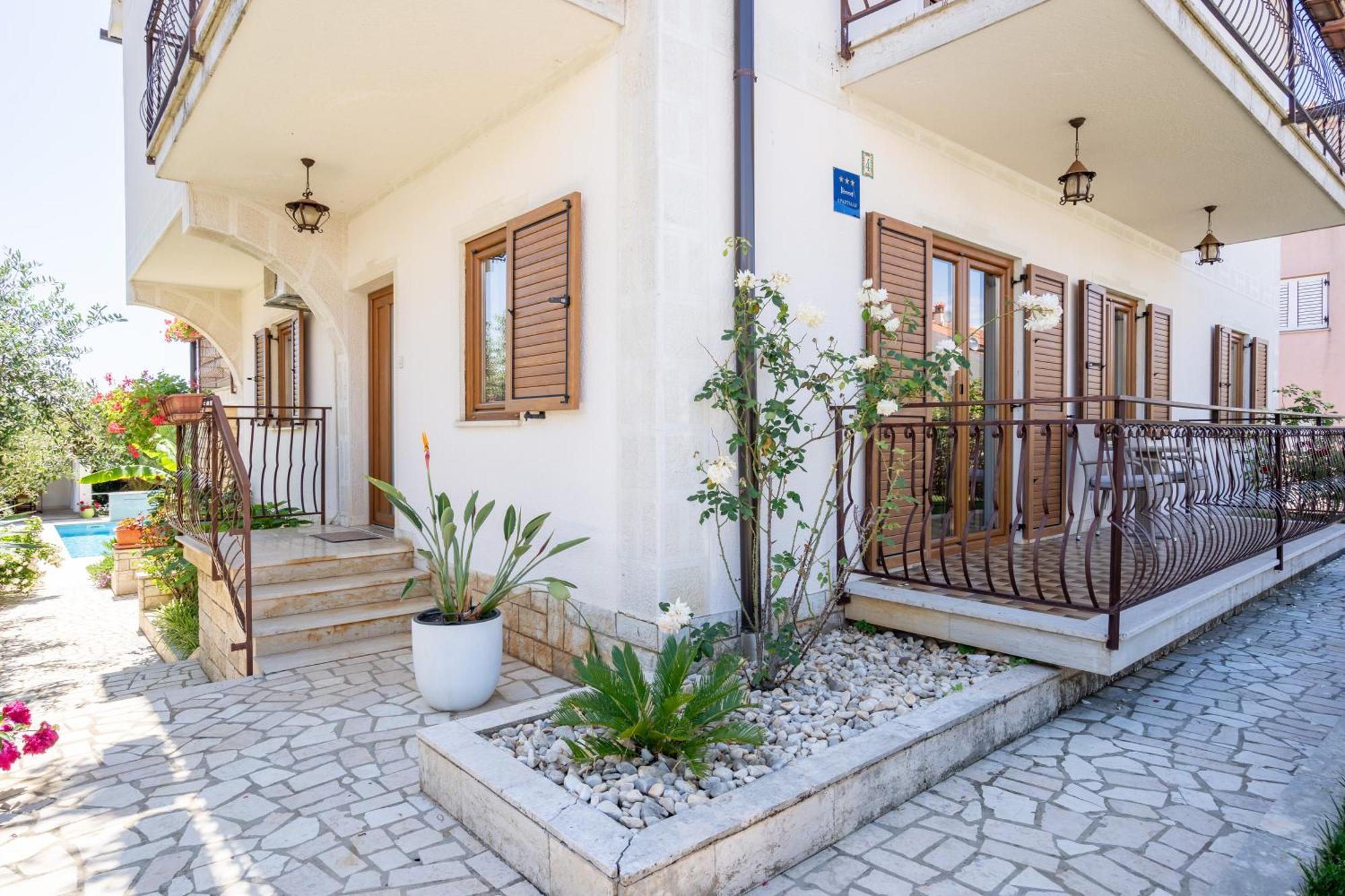 Apartments Maras Poreč Exteriör bild