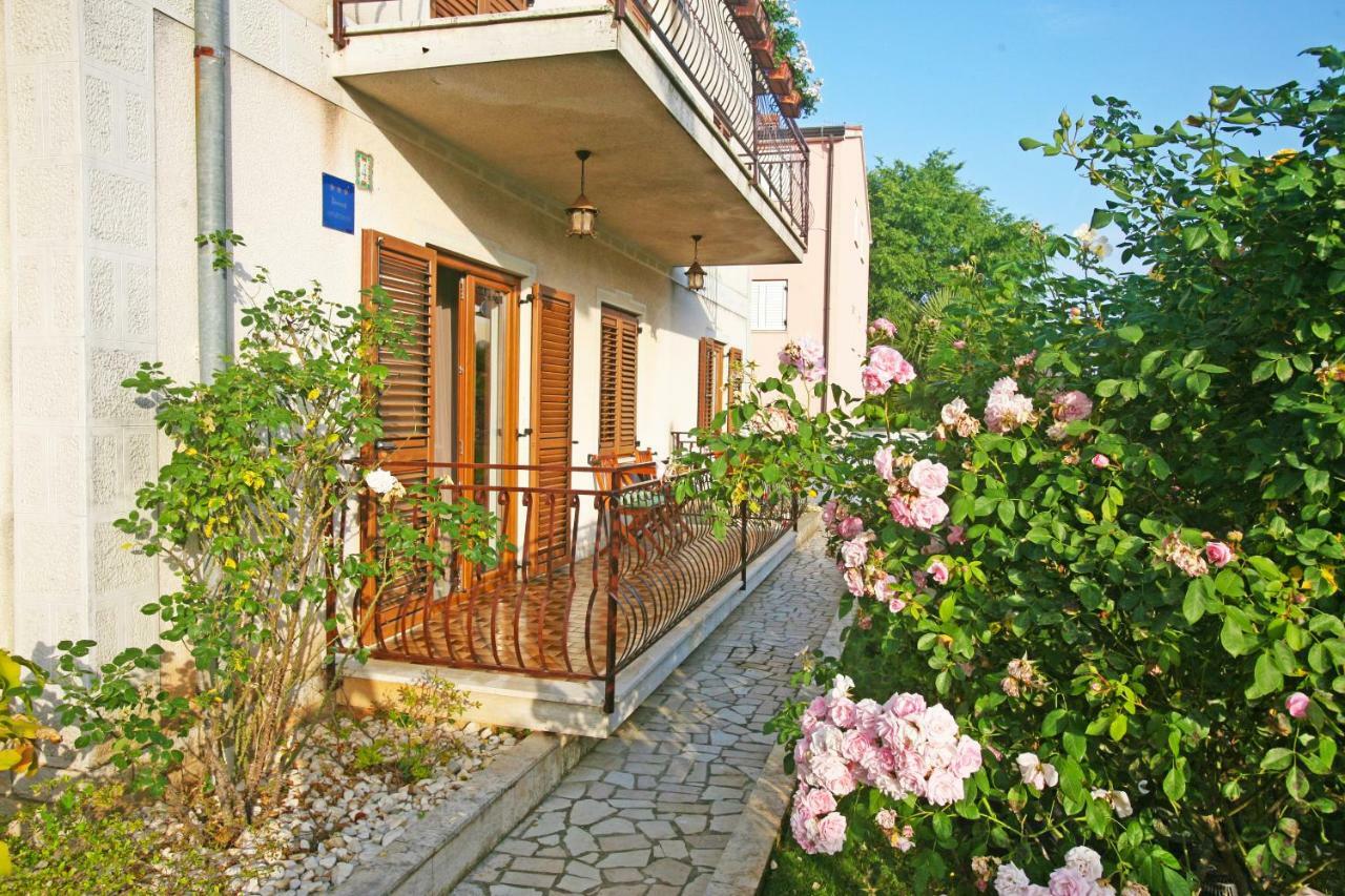 Apartments Maras Poreč Exteriör bild
